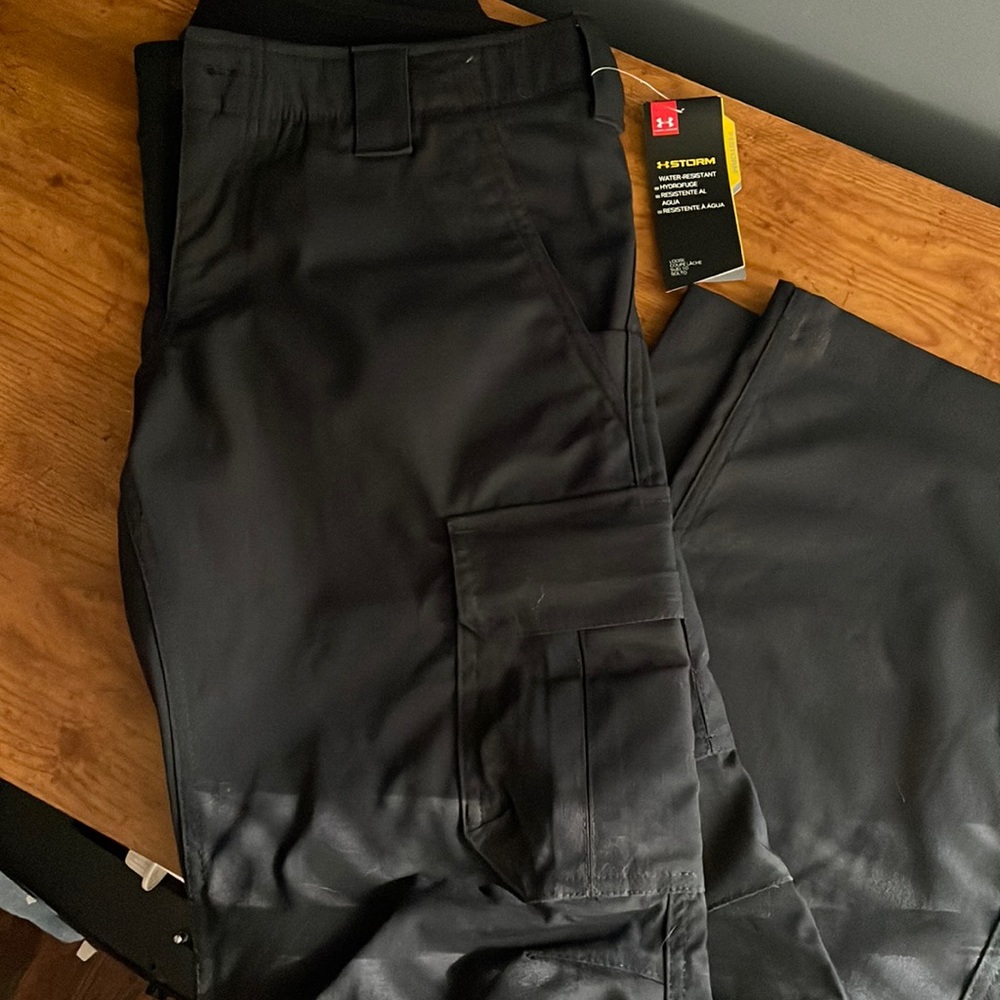 NWT Womens Under Armour Storm pants size 10